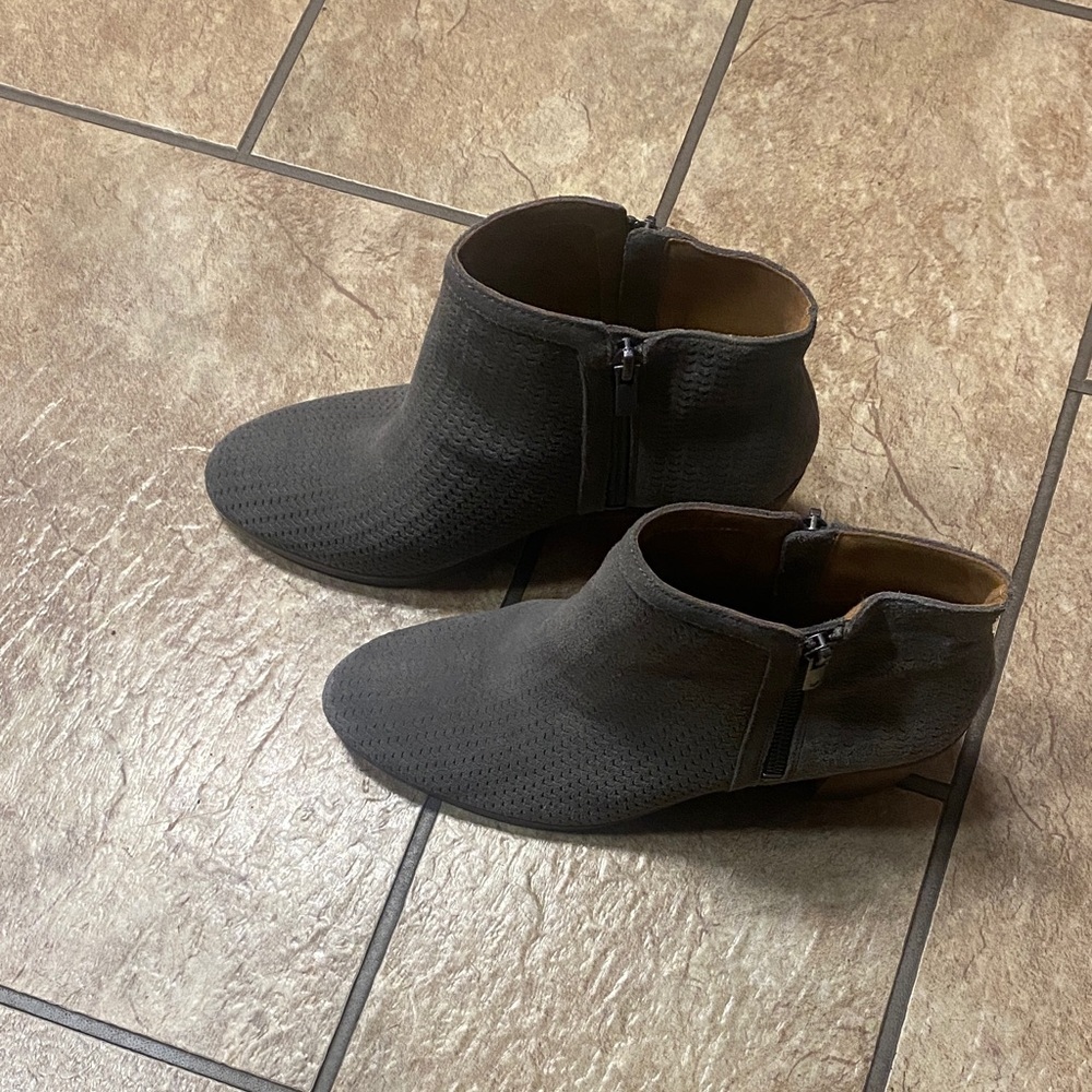 Lucky Brand Women’s Suede Perforated Ankle Boots w/Side Zip 8.5